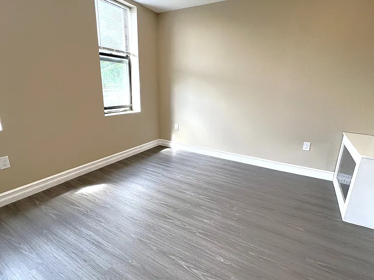 34-35 42nd St #3L — Photo 6