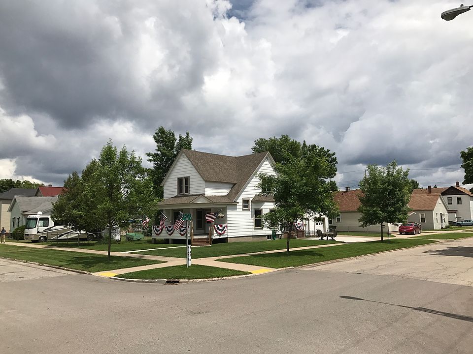 2nd image of 302 N 12th St