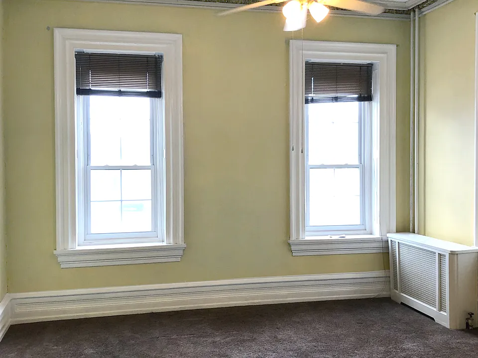423-425 N Radcliffe St