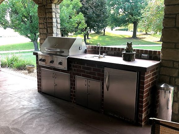 Outdoor Kitchen. 