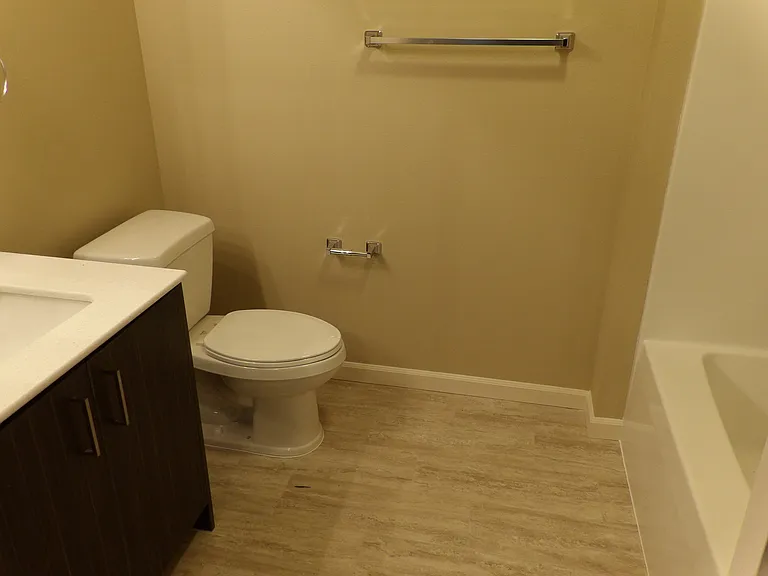 690 SE 5th Ave #102 — Photo 7