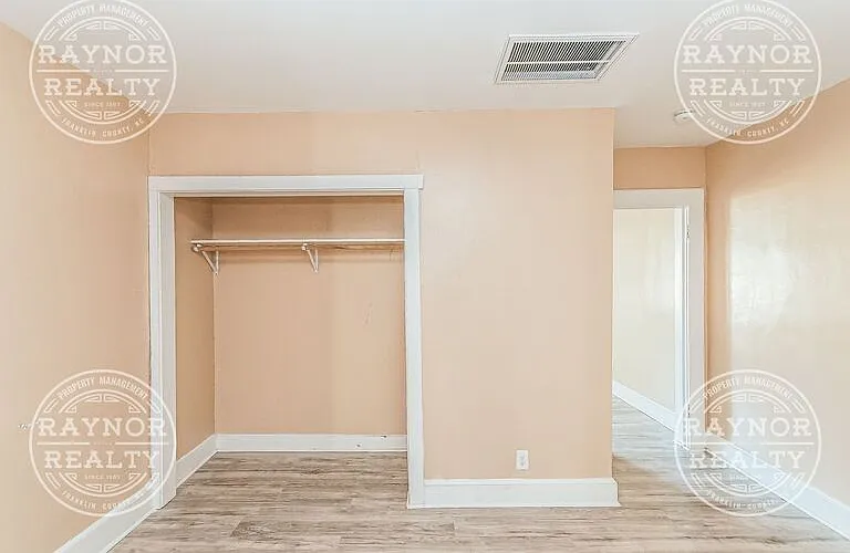 641 Kenwood Ave #B — Photo 13