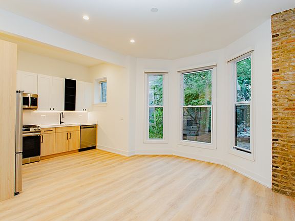 3rd image of 618 W Wrightwood Ave #2F