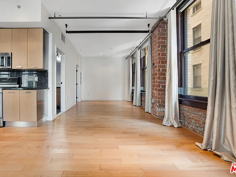 460 S Spring St #512 — Photo 23