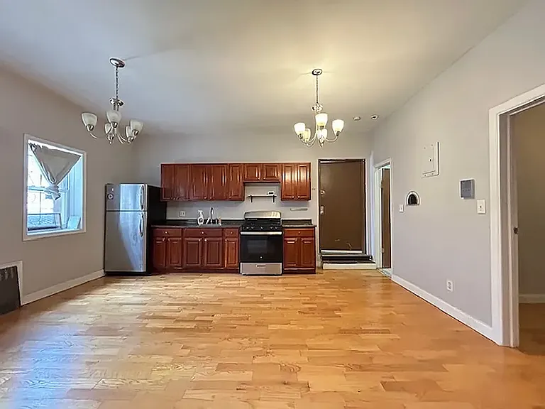 99 Albany Ave #1 — Photo 1