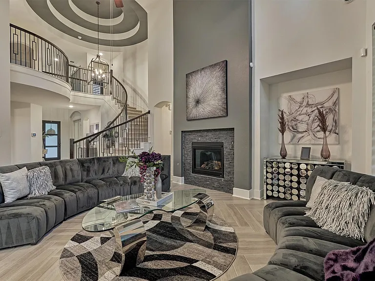 407 Tulip Tree Ct — Photo 2