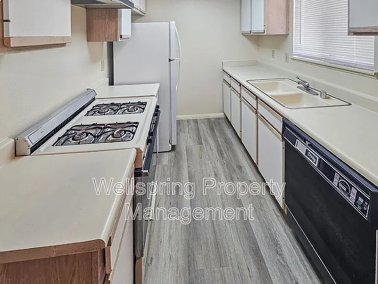 936 W Perdew Ave #A — Photo 6