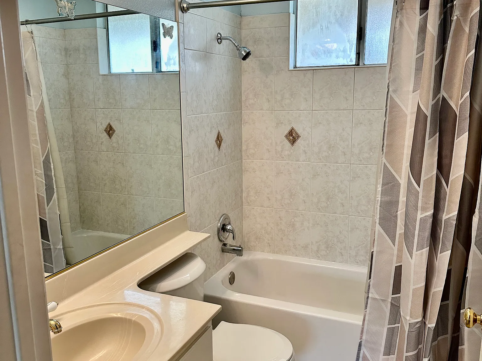 4 bed, 1990 sqft, $1,495 — Photo 2
