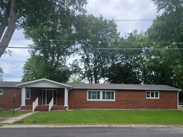 559 S Spruce St, Nokomis, IL 62075
