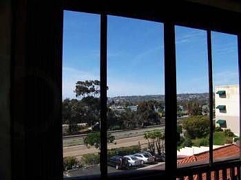 2nd image of 2520 Clairemont Dr Unit 208