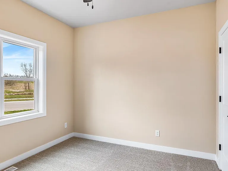 N8739 Connor Cir — Photo 18