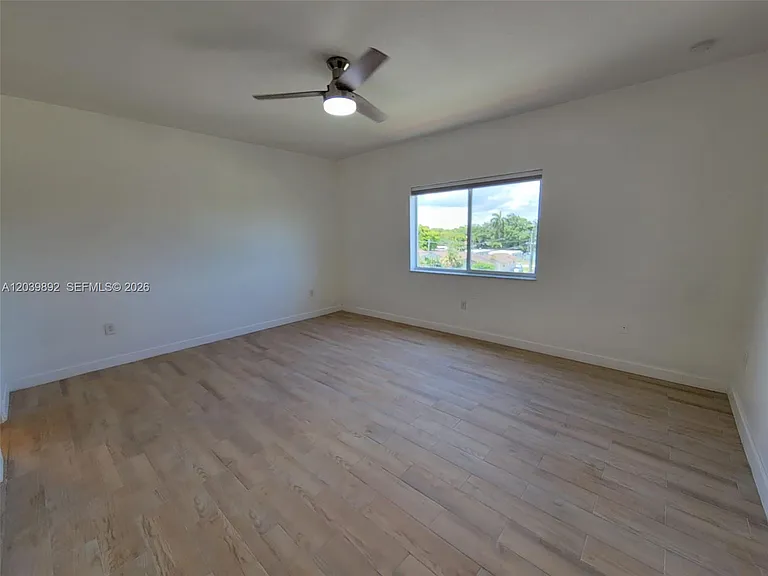 1300 NE 109th St #405 — Photo 23