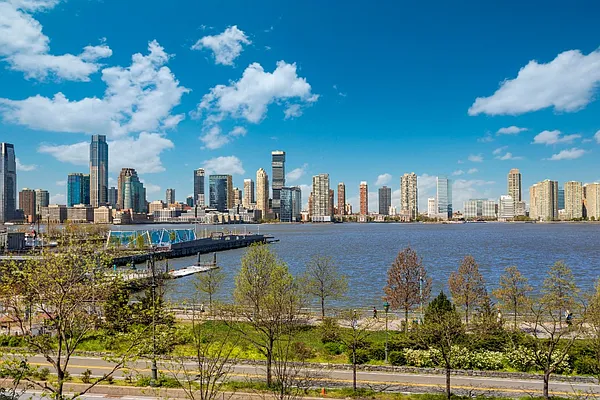 Sold by Living New York | media 9