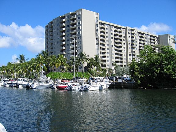 4th image of 90 Edgewater Dr APT 1004