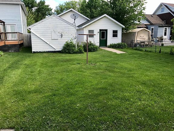 2nd image of 514 9th St SE