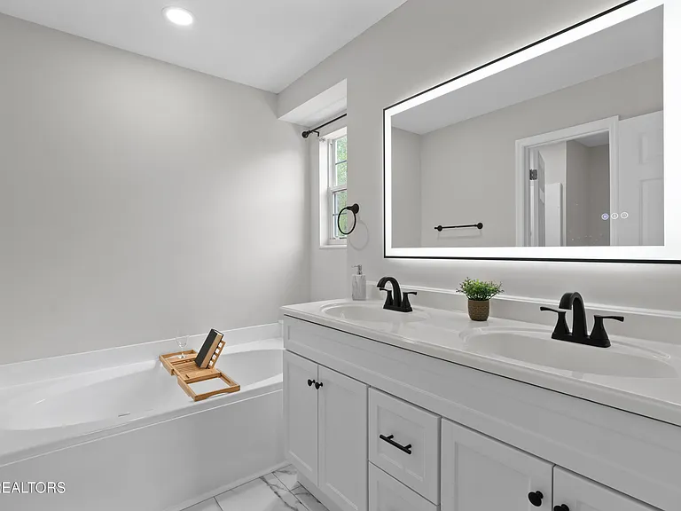 8860 Brucewood Ln — Photo 31