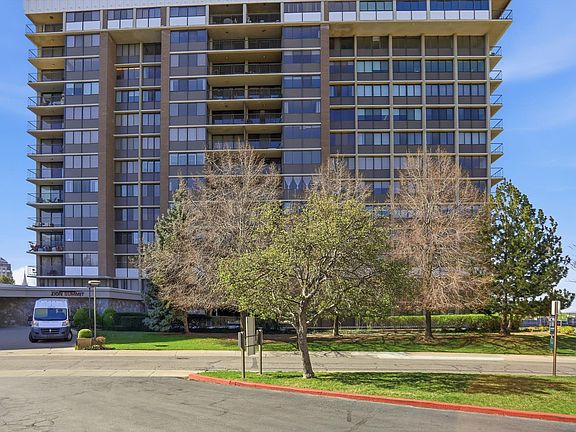3rd image of 241 N Vine St APT 1102