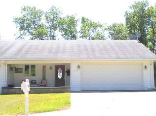 409 19th St, Windom, MN 56101