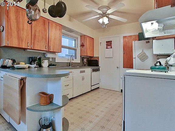 5th image of 2520 SE 33rd Pl