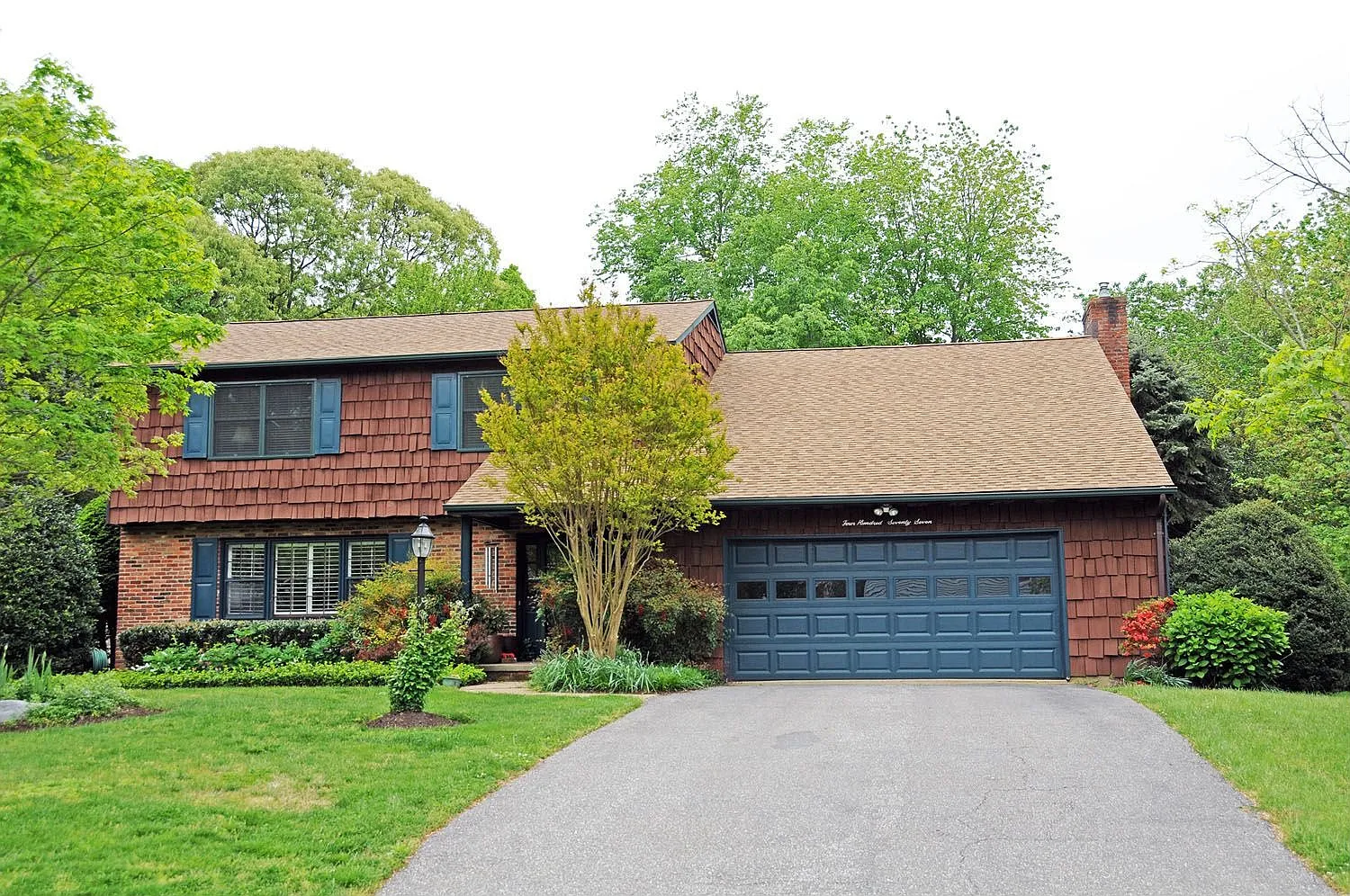 477 London Ln photo 1