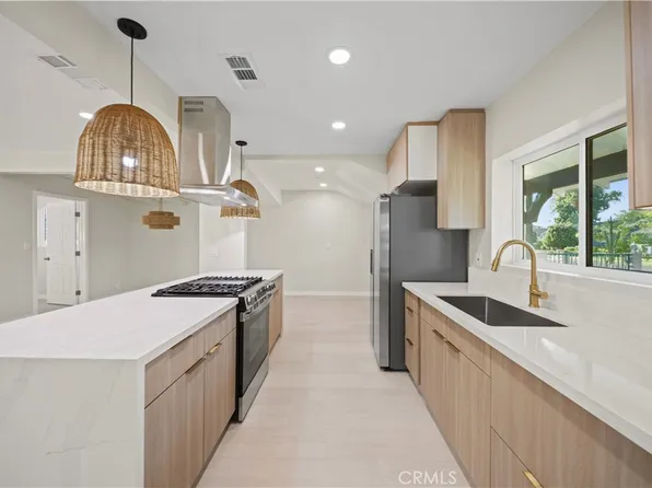 16630 Runnymede St, Van Nuys, CA 91406