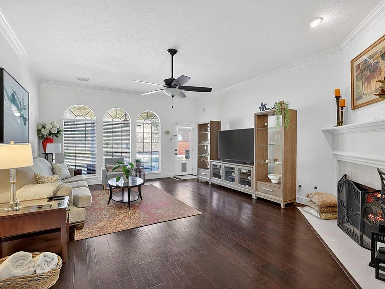 502 Ernst Ct — Photo 11