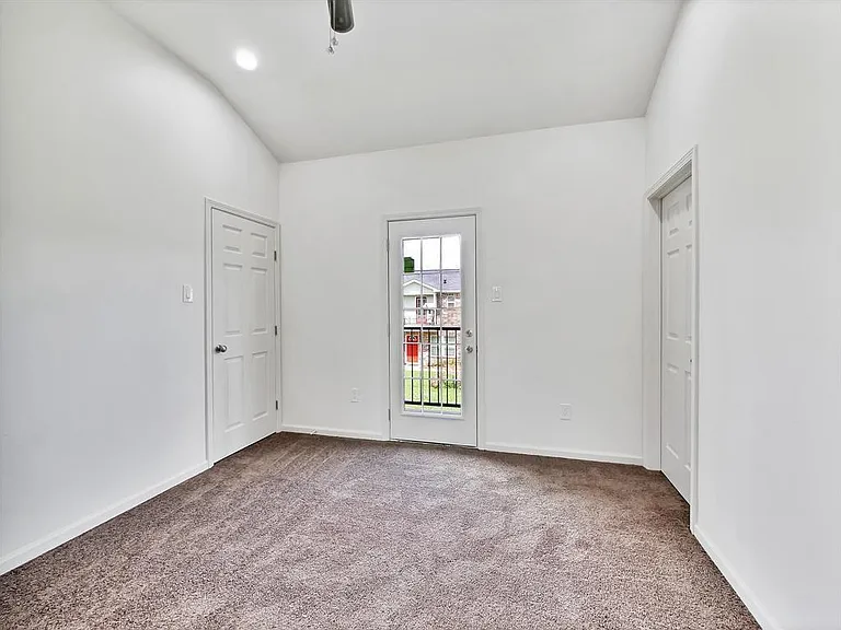 226 Woodbridge Ln — Photo 11