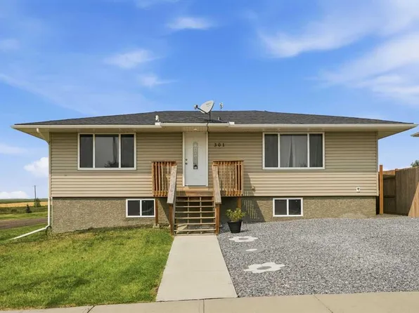 301 E 3rd St W, Standard, AB T0J 3G0