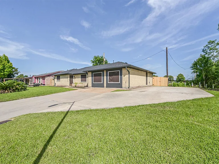 10999 Fairland Dr — Photo 6