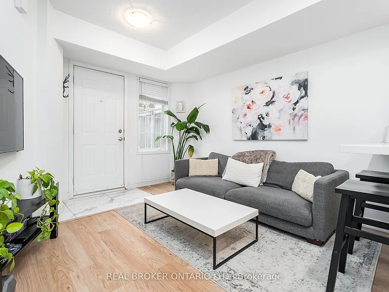 11 Niagara St W #32 — Photo 13