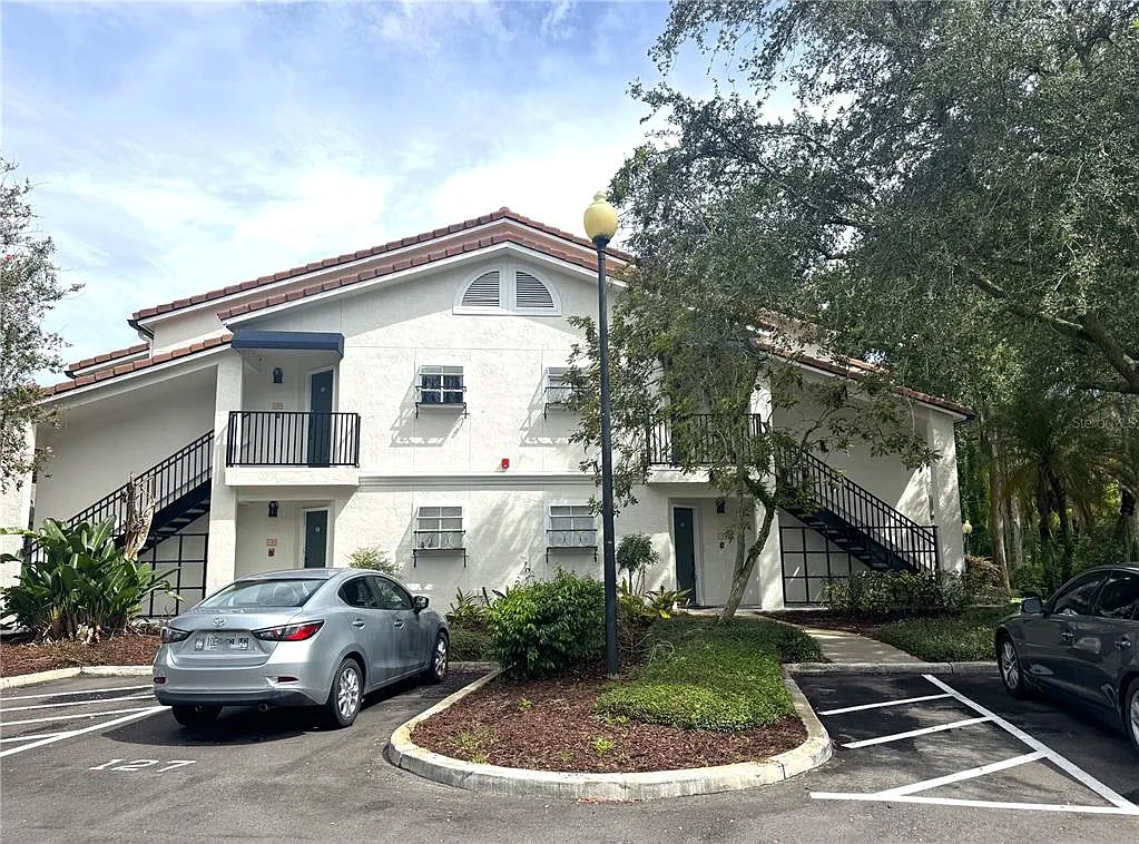 2 bed, 1.5 bath, 919 sqft, $1,650 — Photo 3