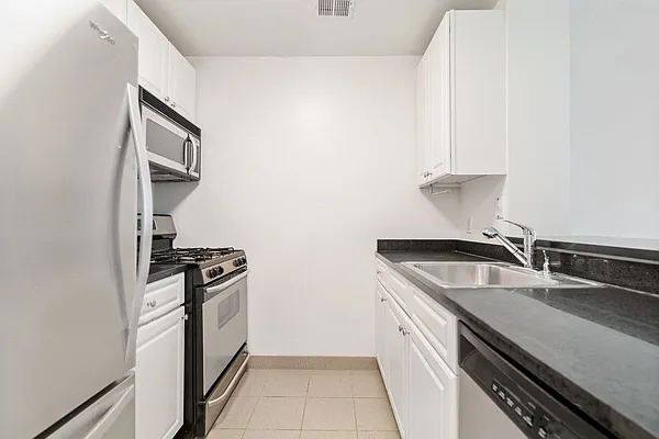 Rented by REAL New York | media 16