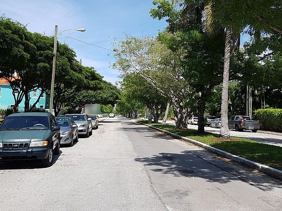 4th image of 1555 N Treasure Dr