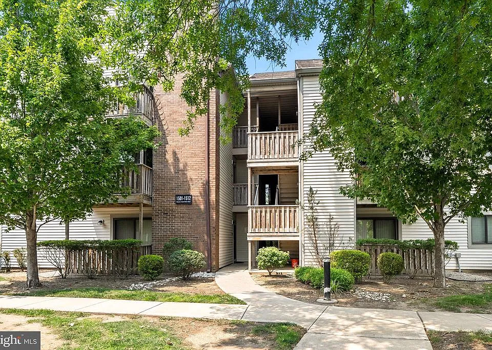 1510 Ravens Crest Dr