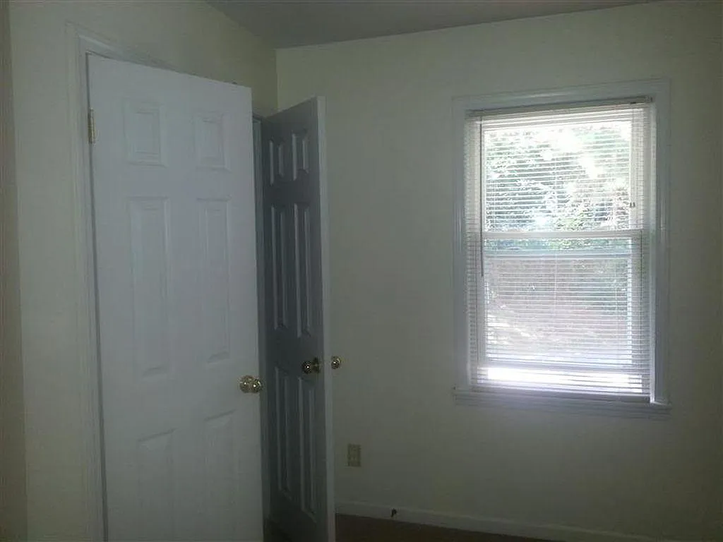1126 Sexton Dr — Photo 3
