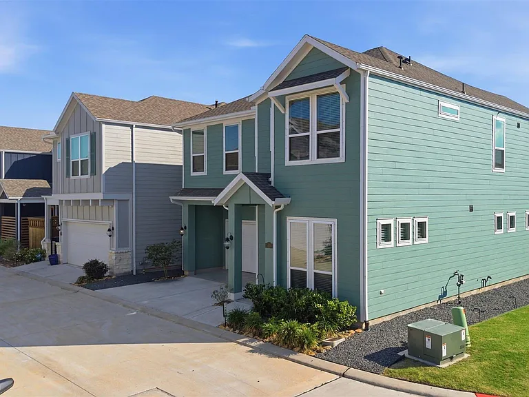 2406 Driftwood Trl — Photo 28