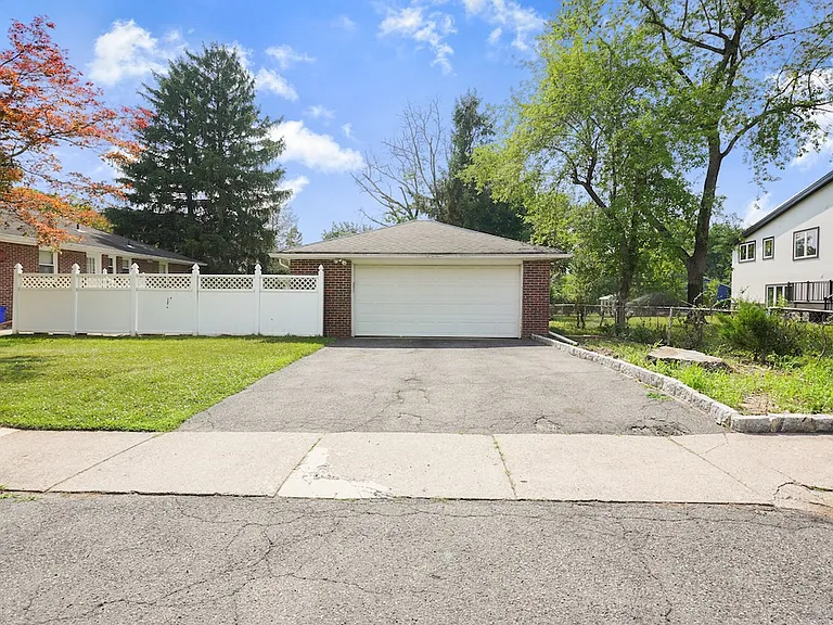 38 Carlson Ct #1 — Photo 6