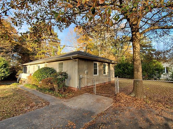 Drive way can fit up to 4 additional cars.