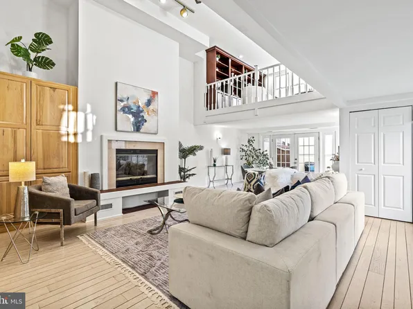 254 S 9th St, Philadelphia, PA 19107