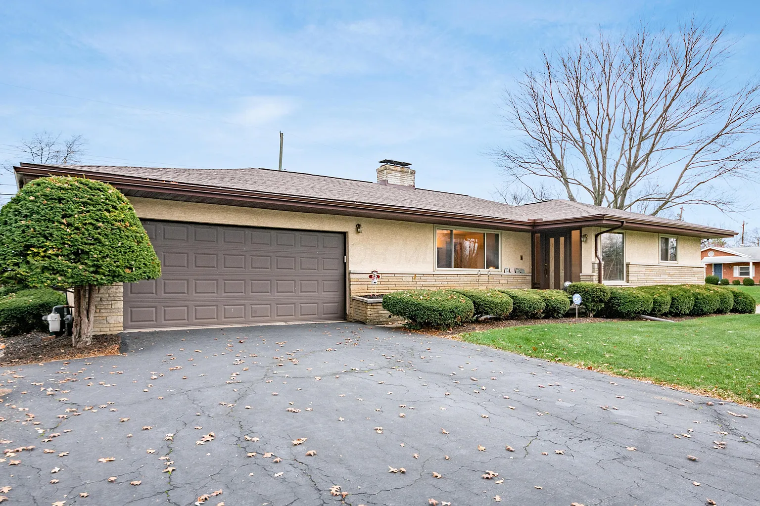 1020 Meadowview Dr photo 1