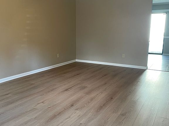 3rd image of 707 W Kiehl Ave APT D