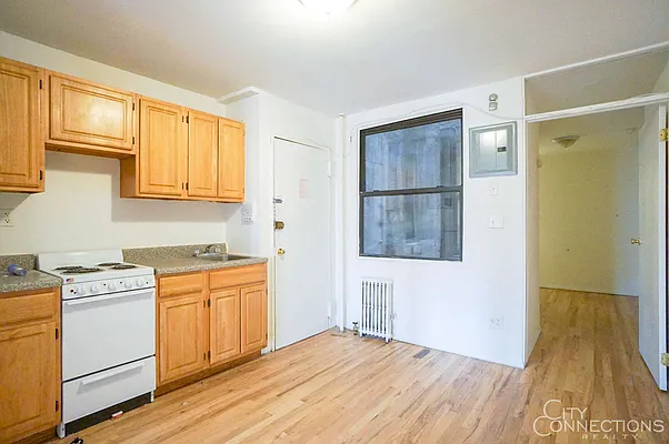 Rented by City Connections Realty | media 10