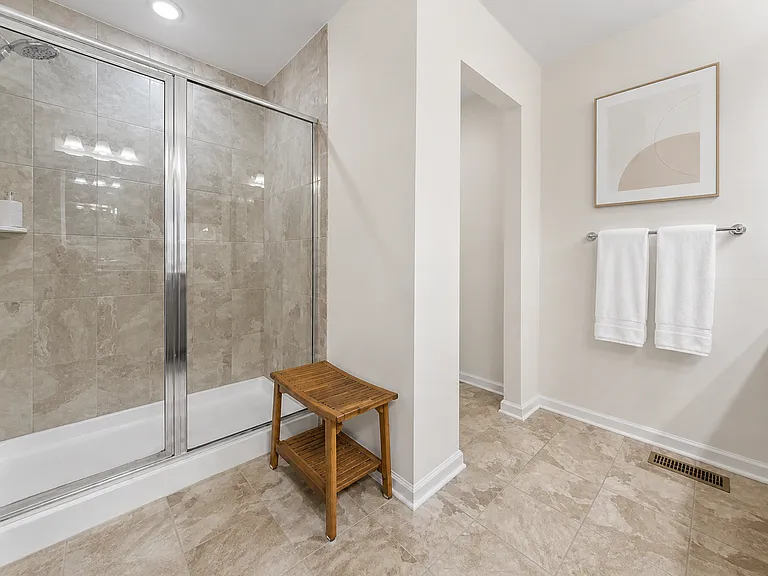 484 Rowan St — Photo 11