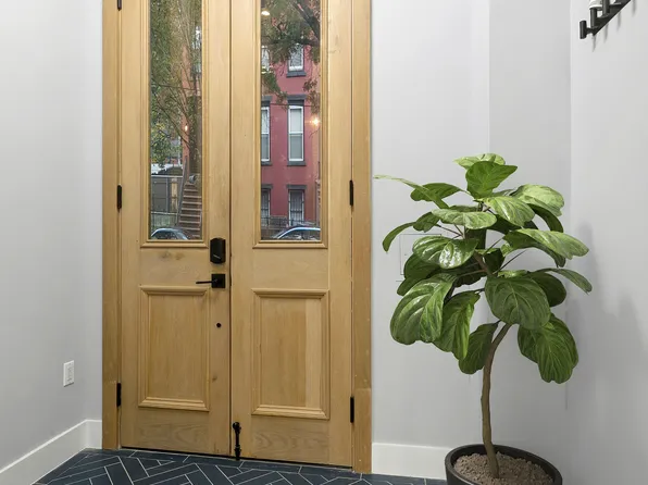 434 Throop Avenue image 13 of 15