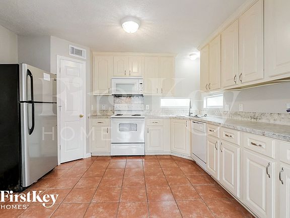 5th image of 15214 Lance Cir