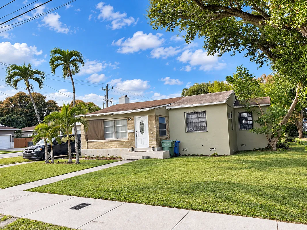 3 bed, 1.0 bath, 1193 sqft, $2,500 — Photo 1