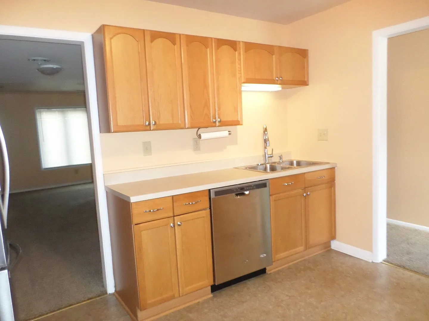 3 Bedroom 3.5 Bath Townhouse — Photo 4