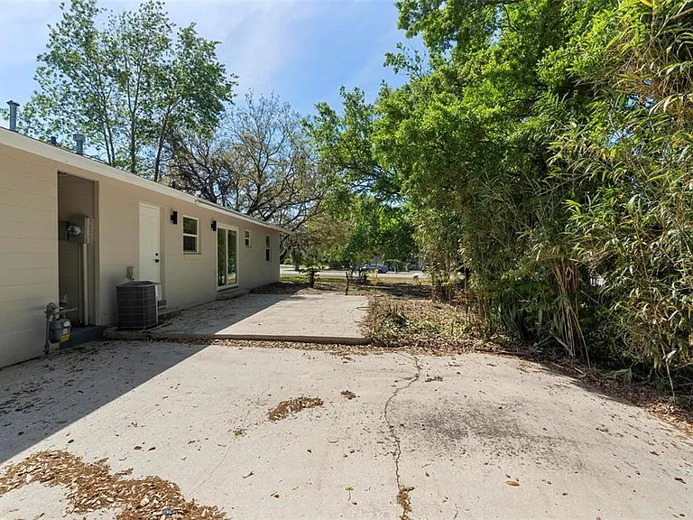 2240 Conway Dr — Photo 27