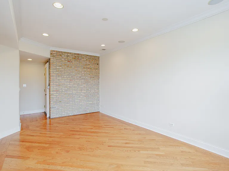 6150 N Ravenswood Ave #4 — Photo 7