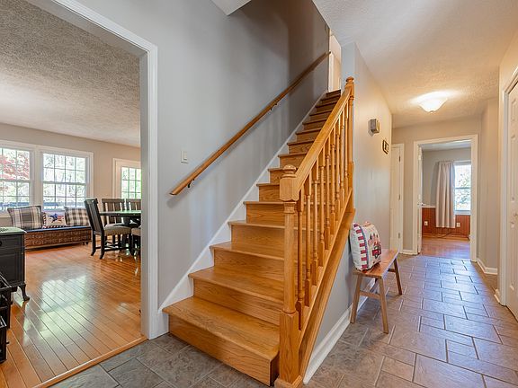 4th image of 6623 Aaron Ln